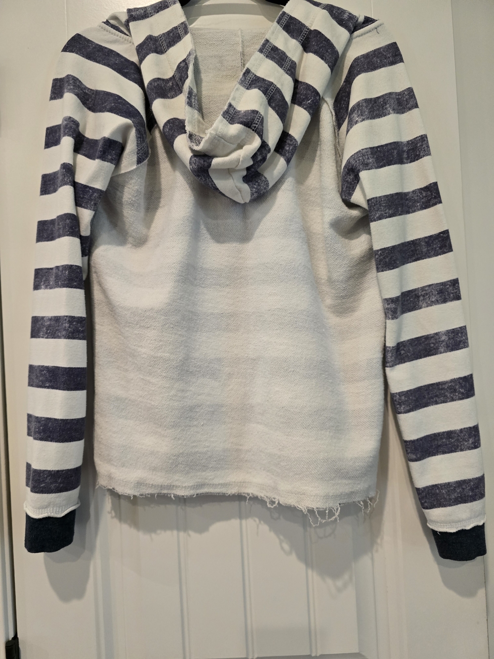Ocean Drive Martha's Vineyard Striped V-Neck Hoodie - White & Navy S - Picture 4 of 5